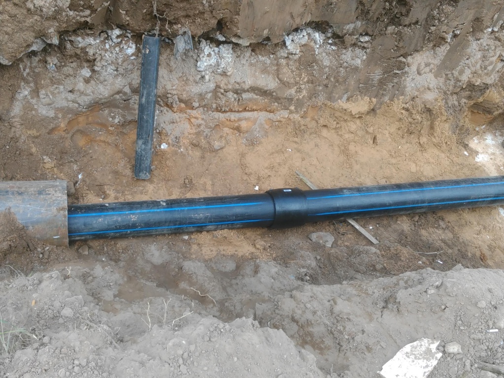 В Сланцевском районе капитально ремонтируют водопровод